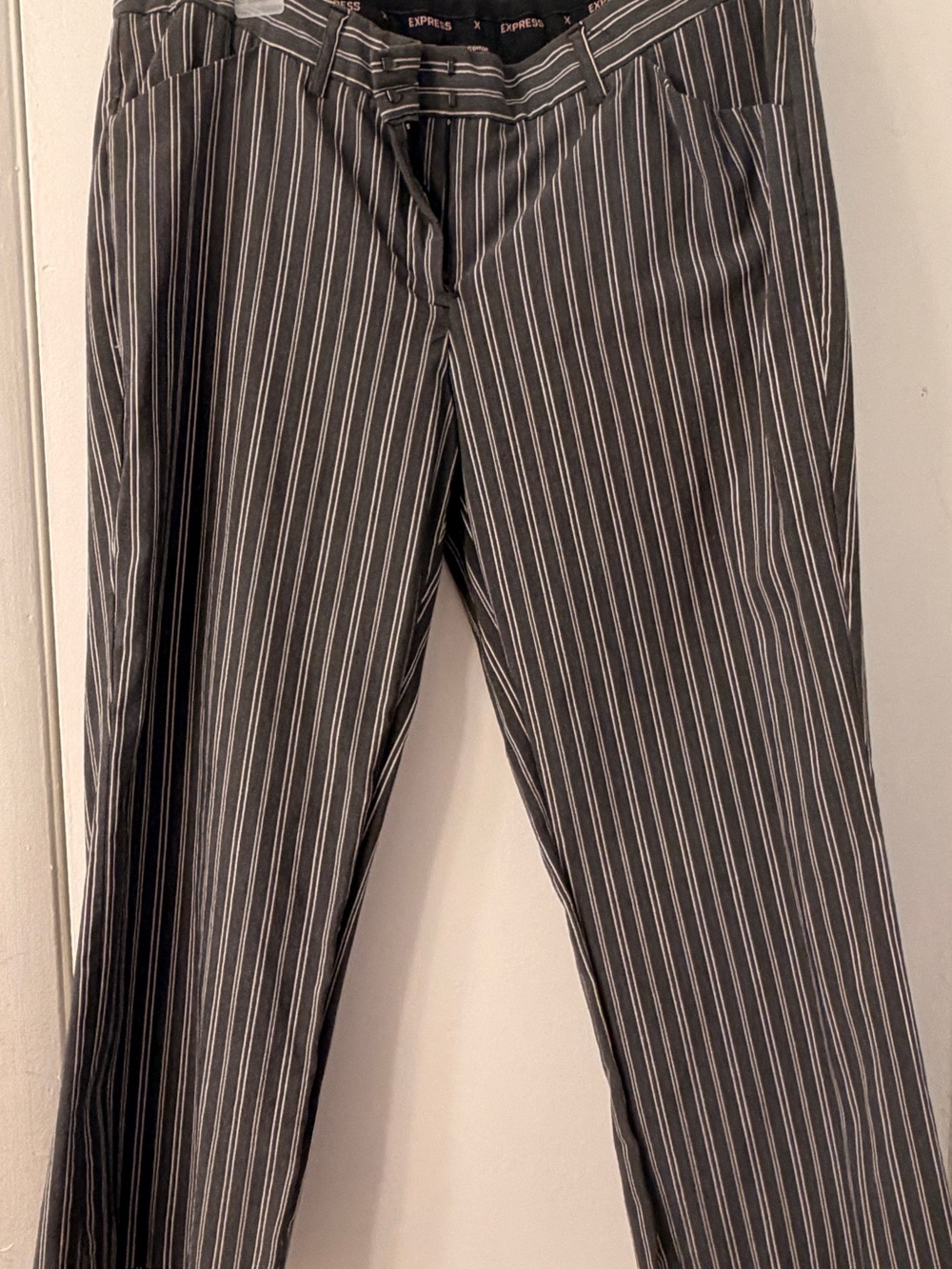 Vintage Express Women’s Gray Pinstripe Capri Pants